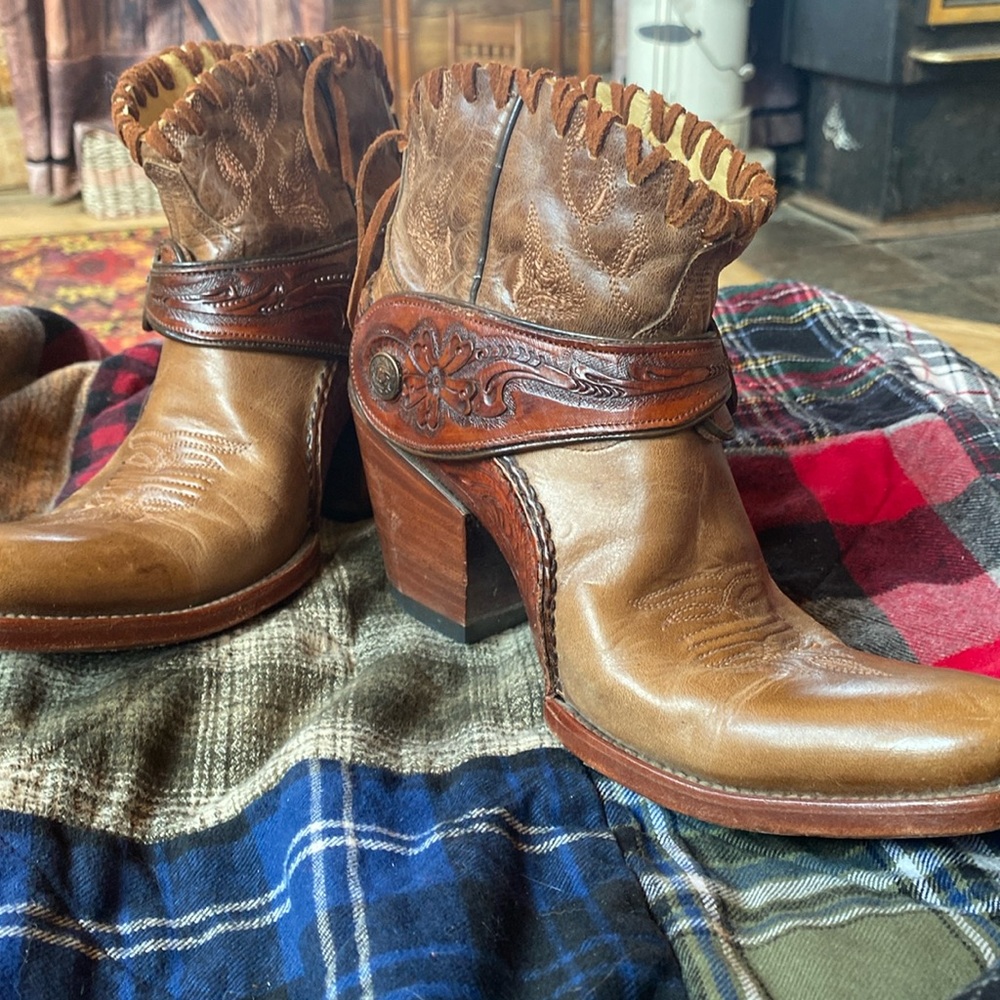 Up cycled corral, ladies, boots size 7